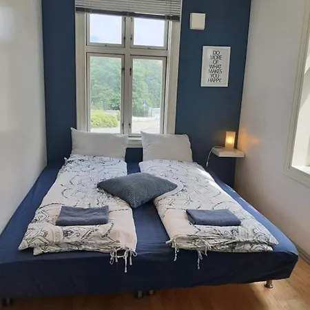 Nice & Cozy 4-rooms In Centrum 아파트