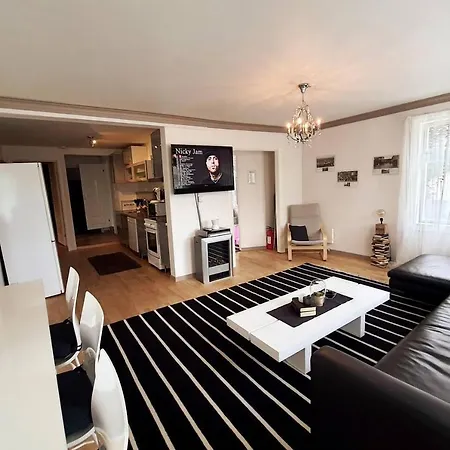 Nice & Cozy 4-rooms In Centrum アパート スタヴァンゲル