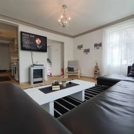 Appartement Nice & Cozy 4-rooms In Centrum