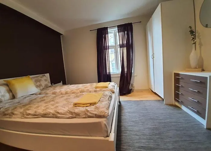 Nice & Cozy 4-rooms In Centrum Apartment