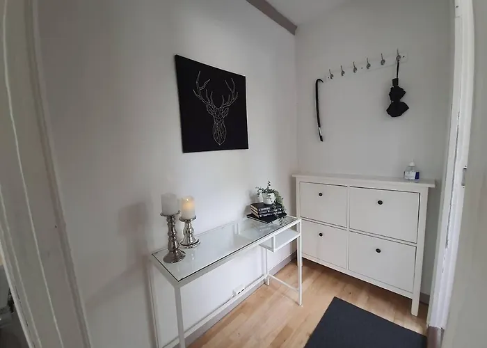 Nice & Cozy 4-rooms In Centrum *