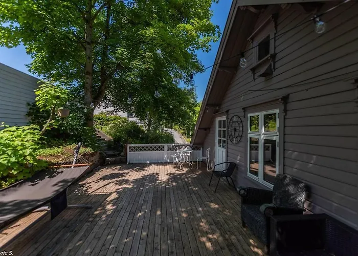 Nice & Cozy 4-rooms In Centrum *