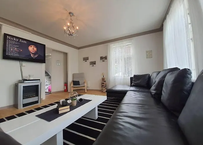 Nice & Cozy 4-rooms In Centrum