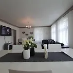 Daire Nice & Cozy 4-rooms In Centrum *