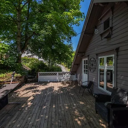 Nice & Cozy 4-rooms In Centrum *