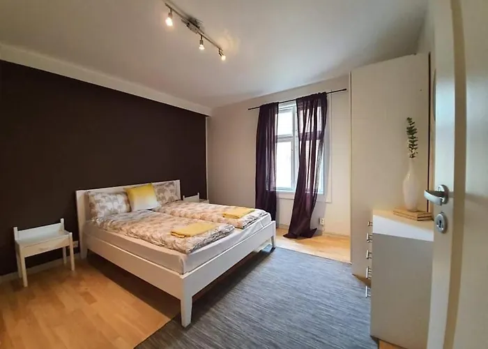 Nice & Cozy 4-rooms In Centrum *