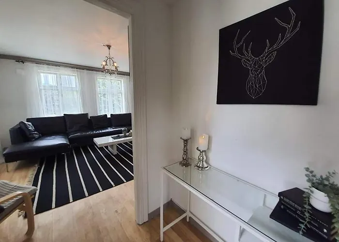 Nice & Cozy 4-rooms In Centrum